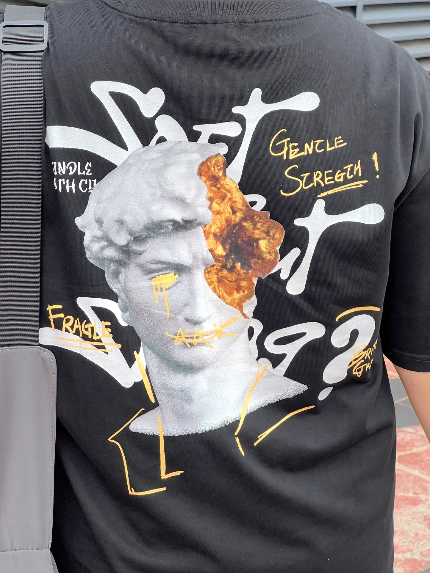 FRAGILE CRACKED STATUE TEE
