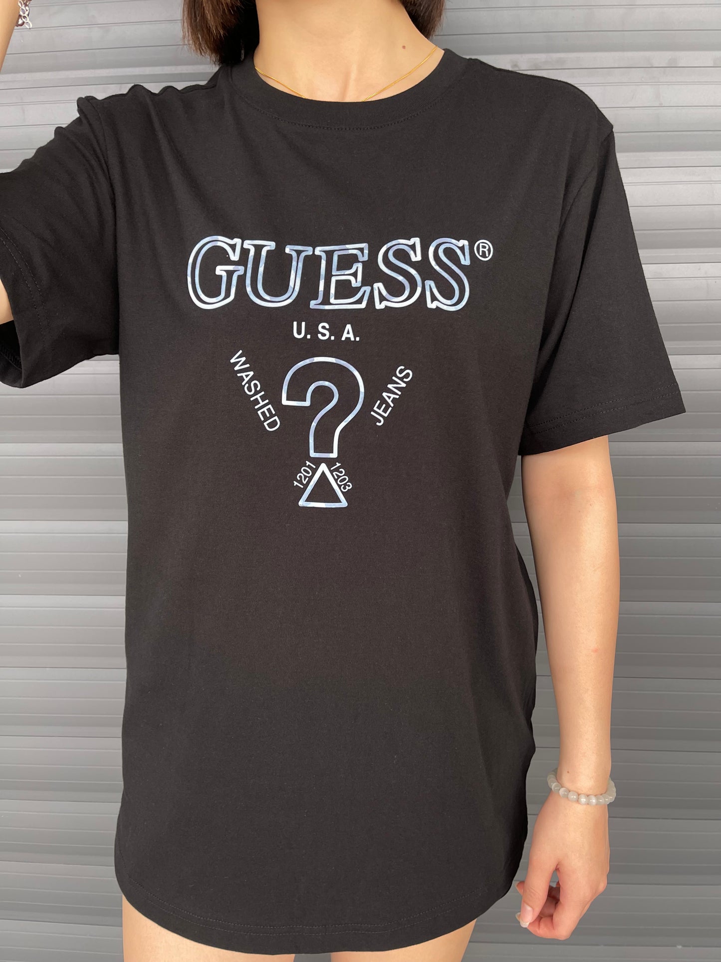 GUESS 3D LINER WORDING LOGO
