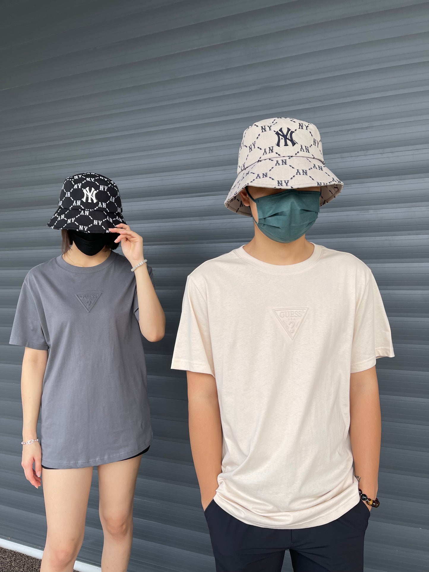 GUESS MID SMALL 3D TRIANGLE LOGO