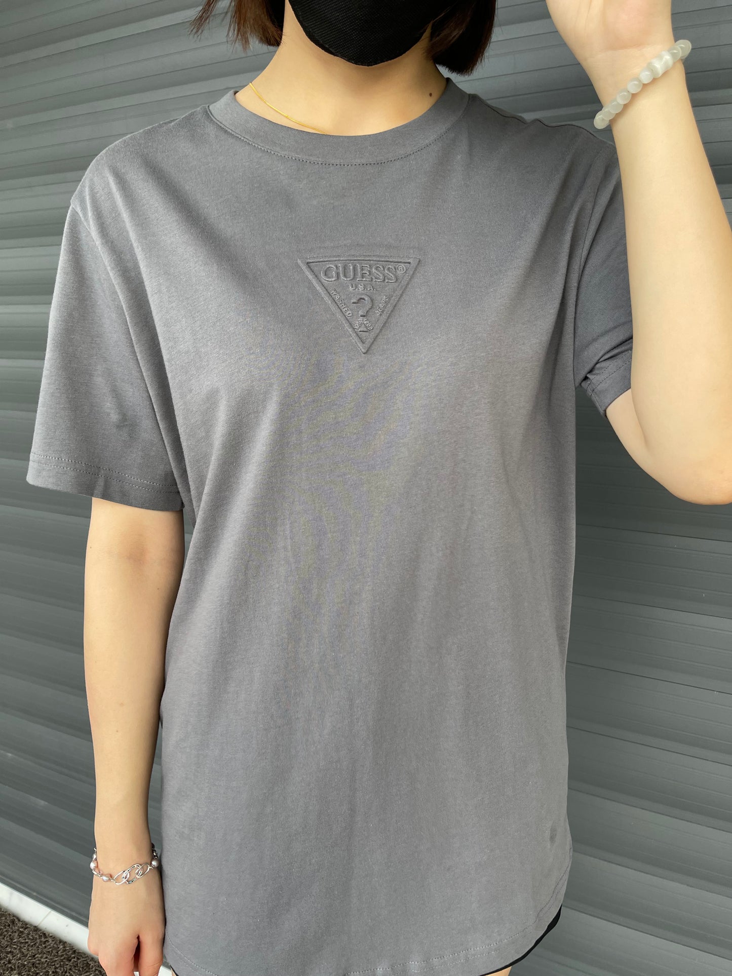 GUESS MID SMALL 3D TRIANGLE LOGO