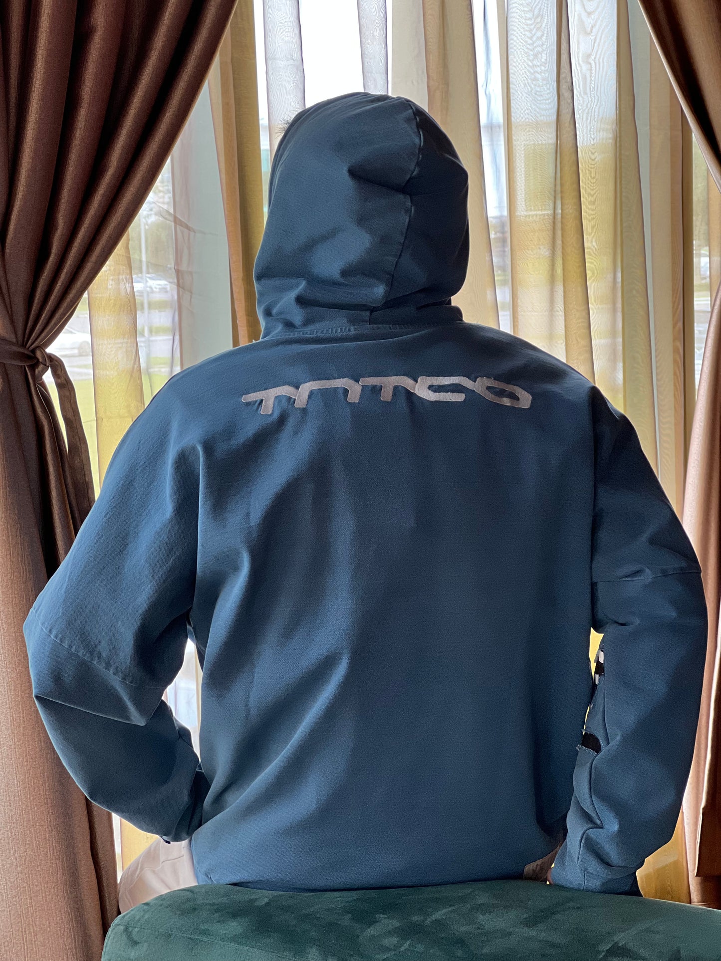 TNTCO MAO PATCHED HOODED SWEATSHIRT