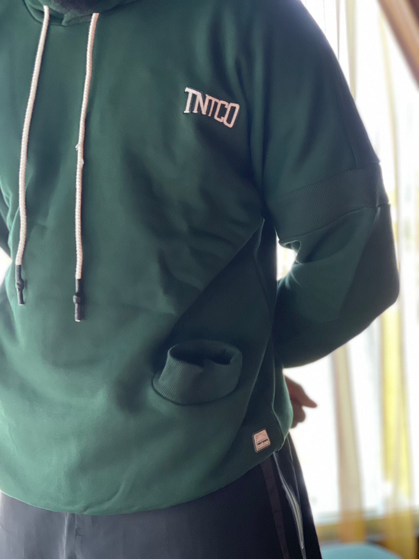 TNTCO WORLD HOODED SWEATSHIRT