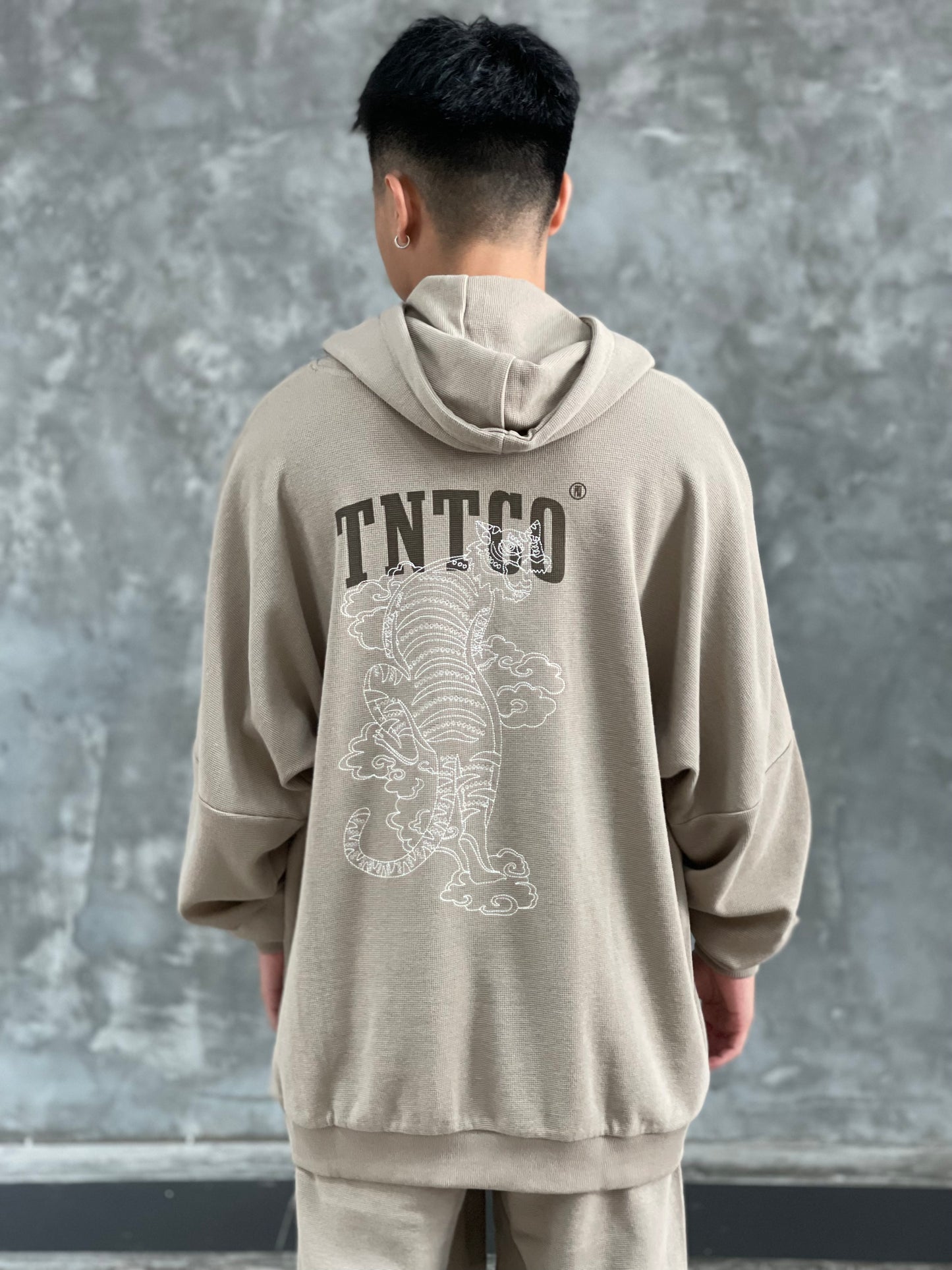 TNTCO YIN HOODED SWEATSHIRT