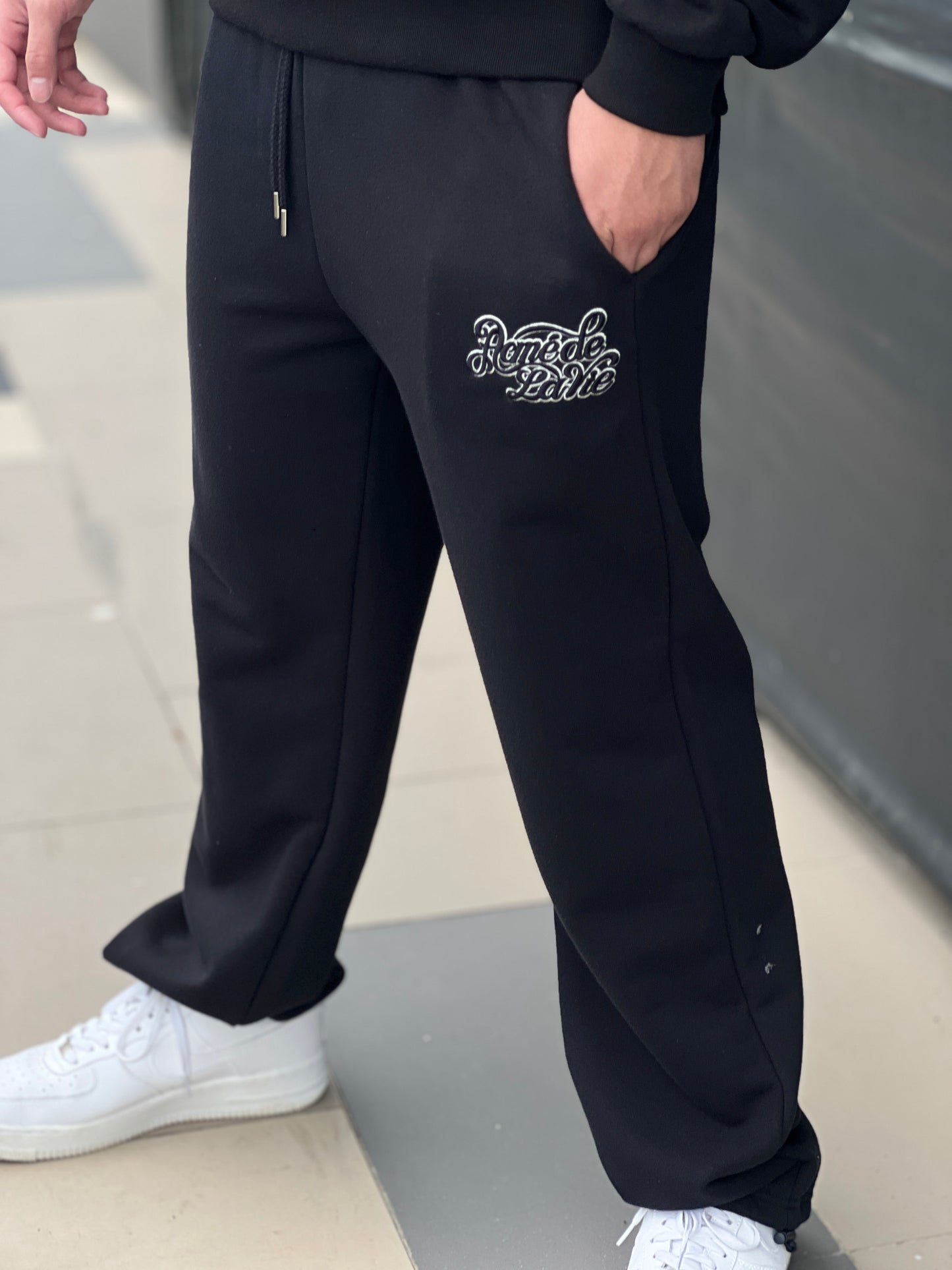 ADLV CURLY EMBOSS EMBROIDERY SWEAT PANTS