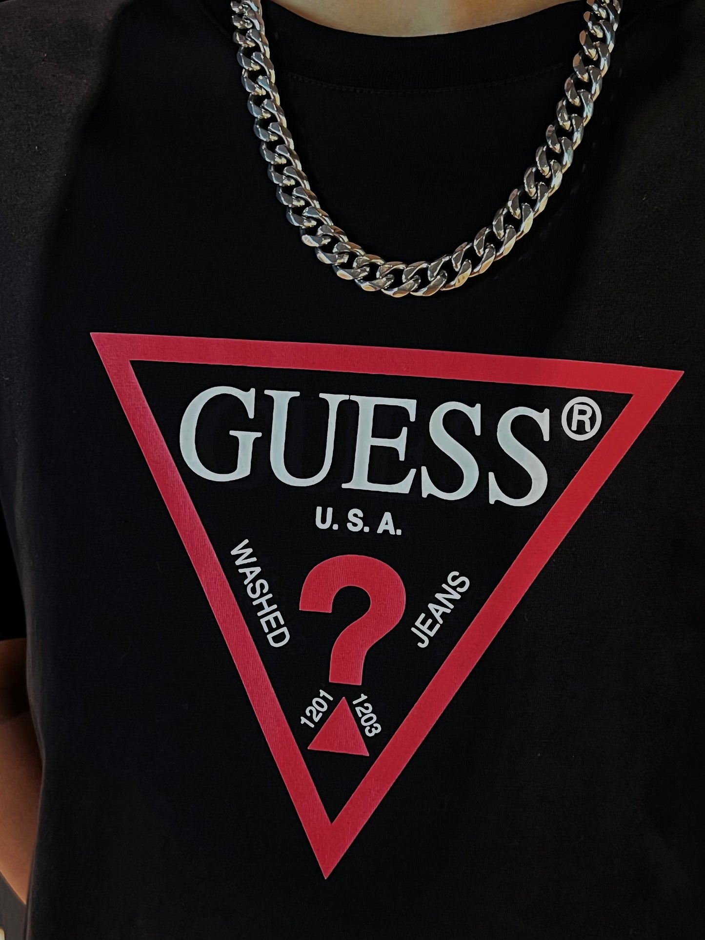 GUESS BASIC TRIANGLE LOGO