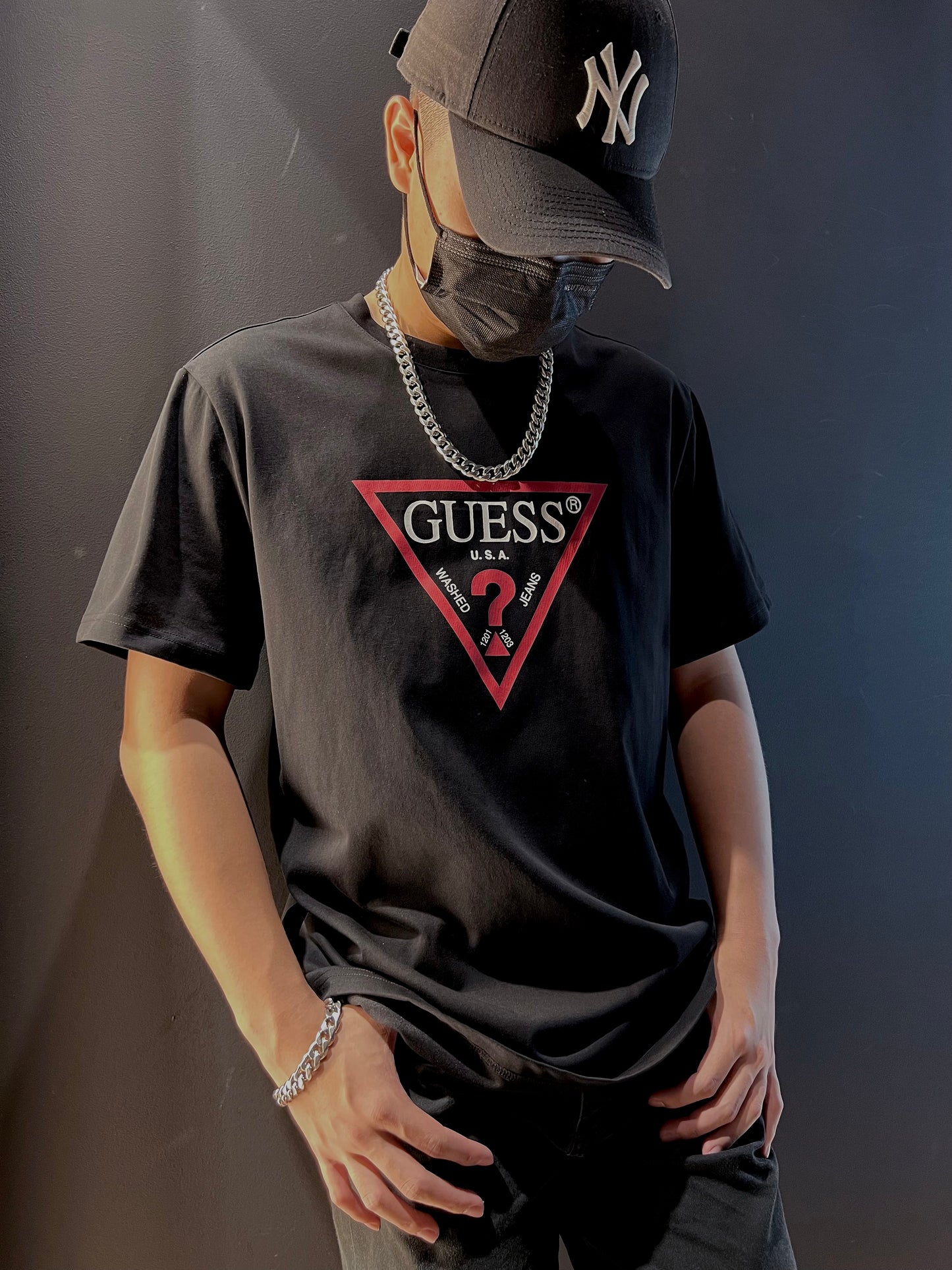 GUESS BASIC TRIANGLE LOGO