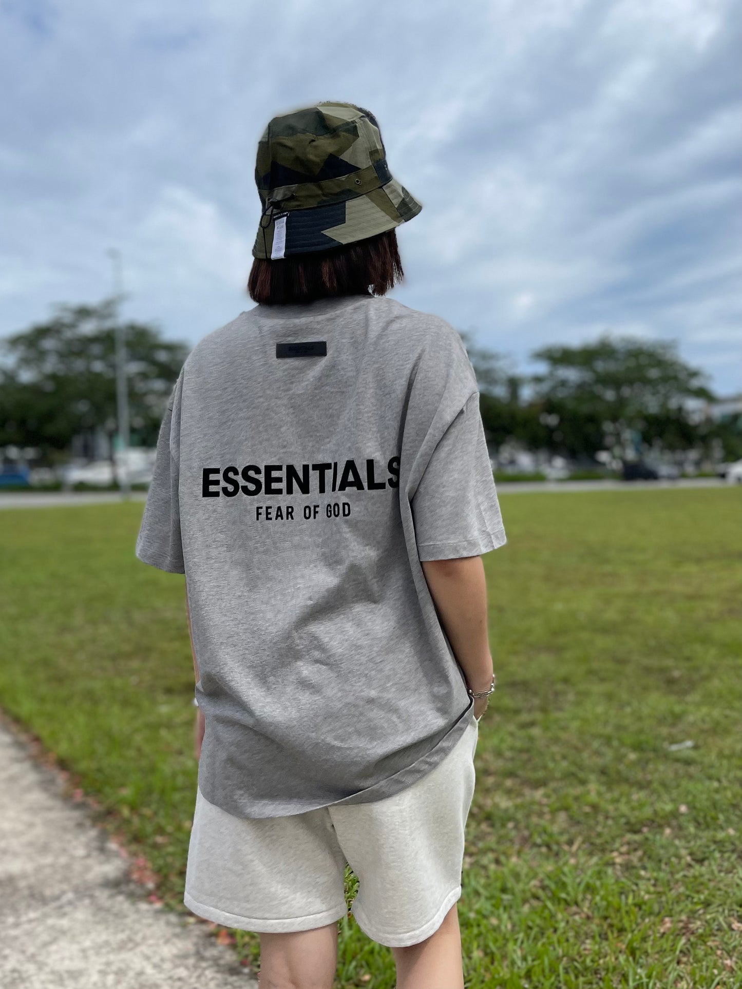 ESSENTIALS SS22