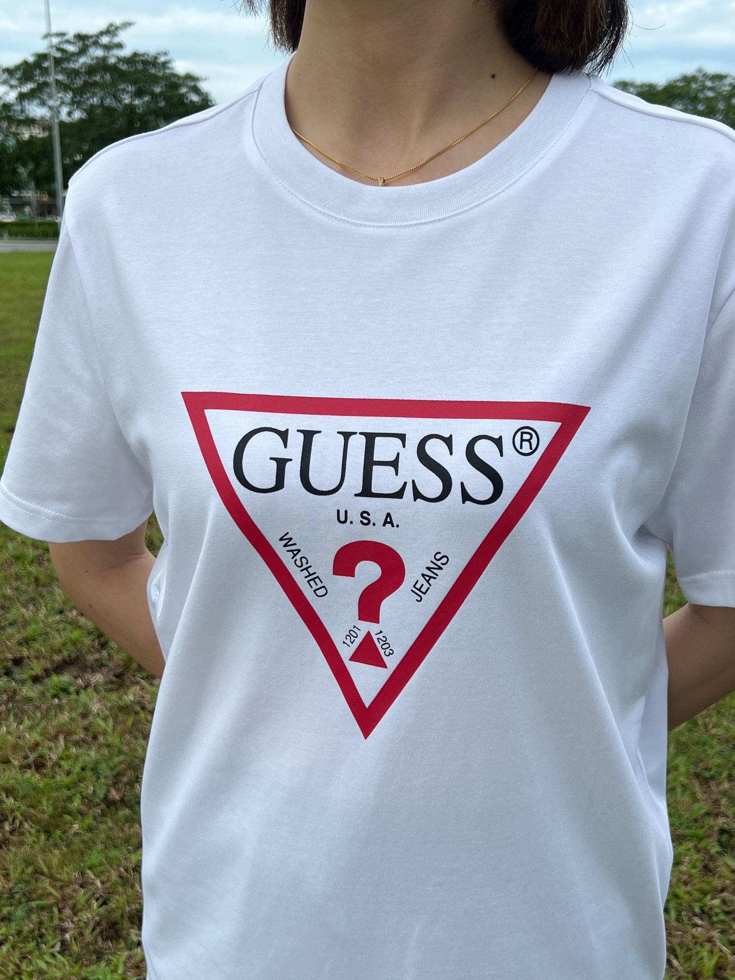 GUESS BASIC TRIANGLE LOGO