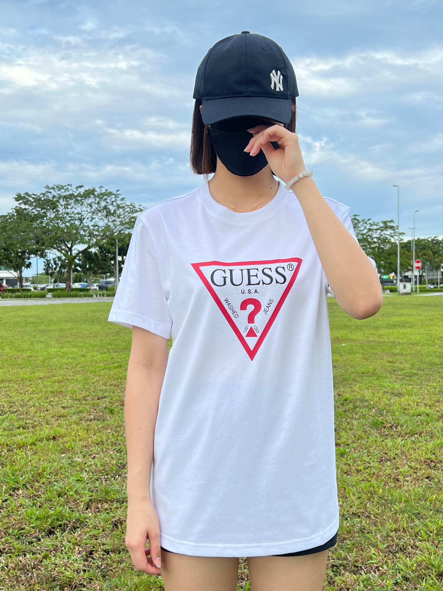 GUESS BASIC TRIANGLE LOGO